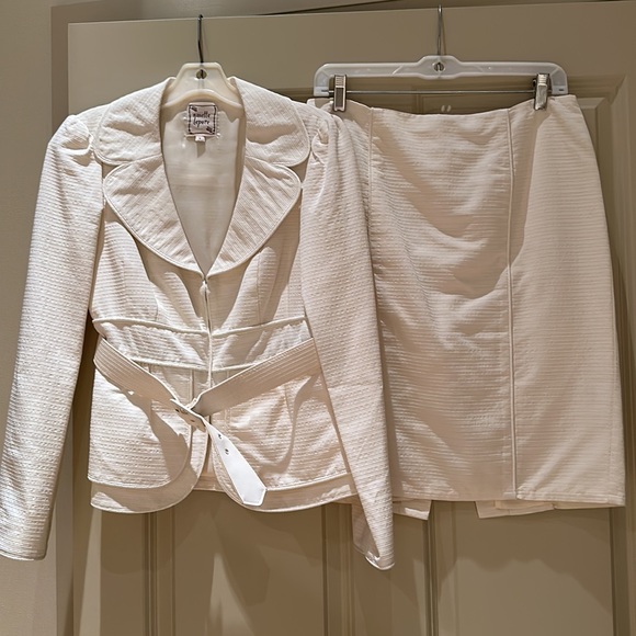 Nanette Lepore Dresses & Skirts - Nanette Laporte White Lightweight Skirt Suit